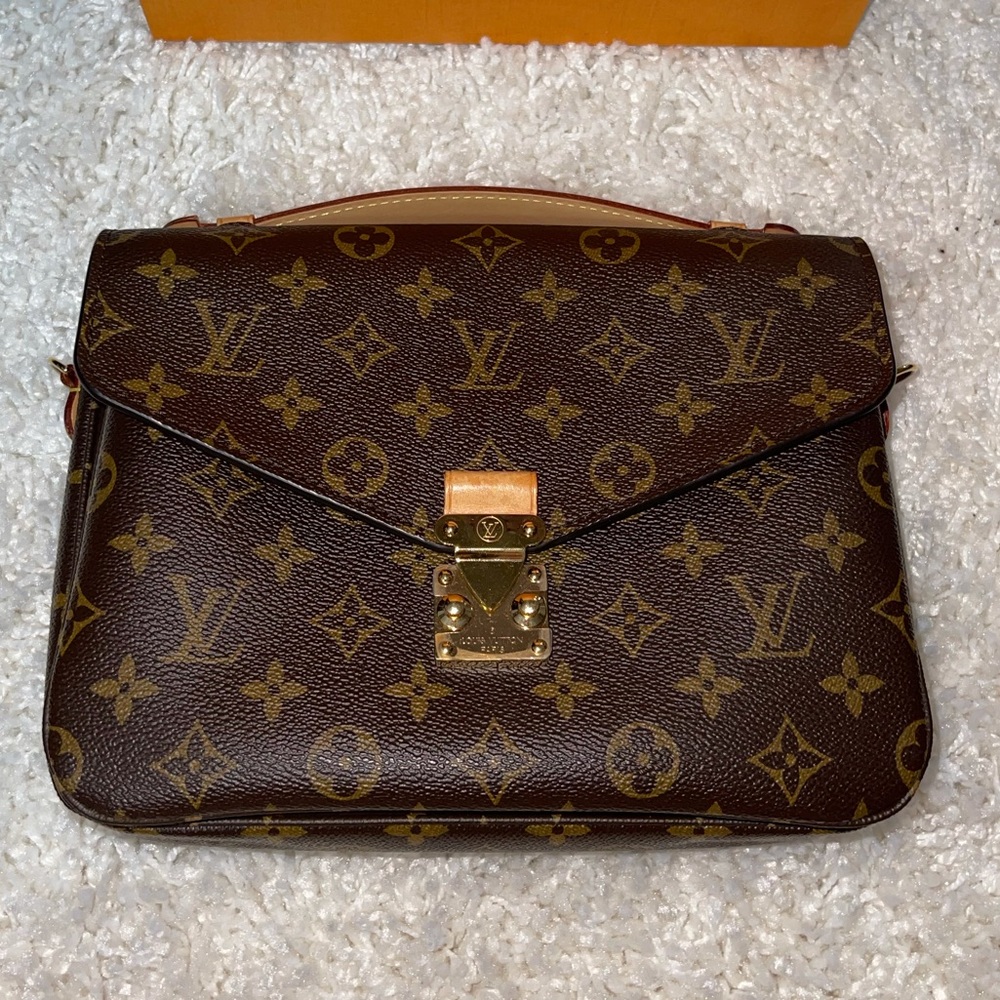 Louis Vuitton Monogram Pochette Métis